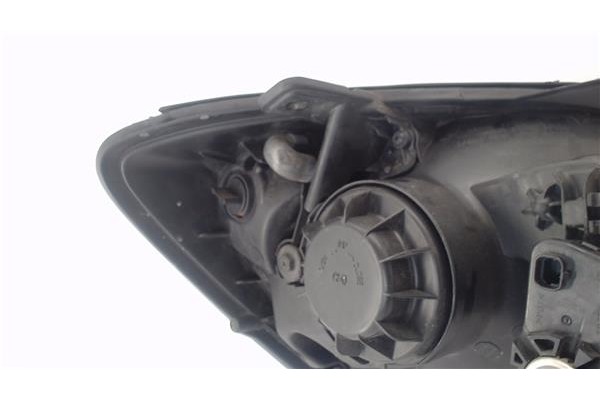 Recambio de faro delantero izquierdo para kia sportage (km) 2.0 crdi referencia OEM IAM 921011F011  