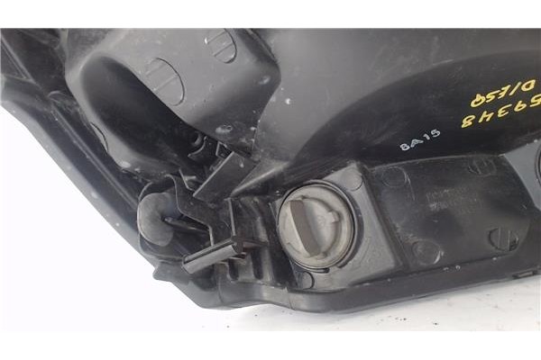 Recambio de faro delantero izquierdo para kia sportage (km) 2.0 crdi referencia OEM IAM 921011F011  