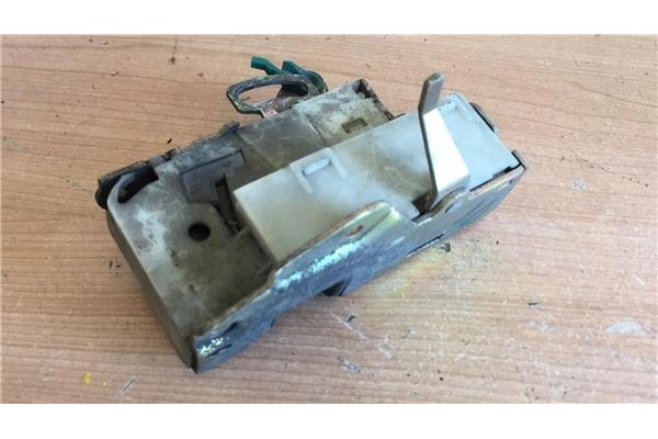 Recambio de cierre electromagnetico delantero derecho para ford fiesta berl./courier 1.1 surf referencia OEM IAM 88BBB21812CA  
