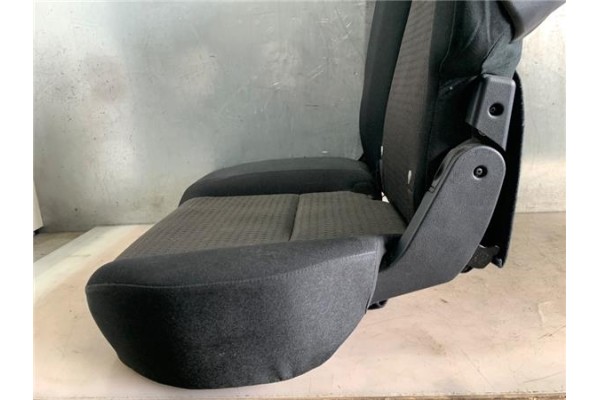 Recambio de asientos trasero izquierdo para honda jazz (gk) 1.3 comfort referencia OEM IAM 82137T5SB21  