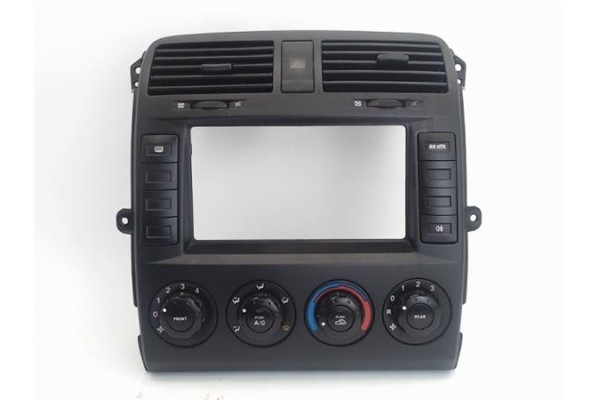 Recambio de embellecedor consola central para kia carnival 2.9 td referencia OEM IAM 0K35C61190  