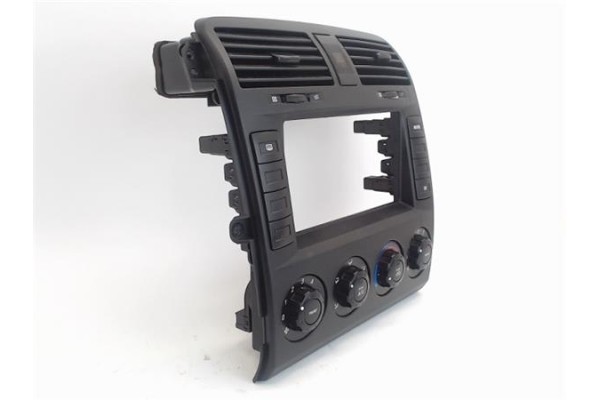 Recambio de embellecedor consola central para kia carnival 2.9 td referencia OEM IAM 0K35C61190  
