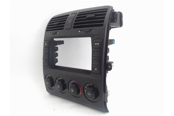 Recambio de embellecedor consola central para kia carnival 2.9 td referencia OEM IAM 0K35C61190  