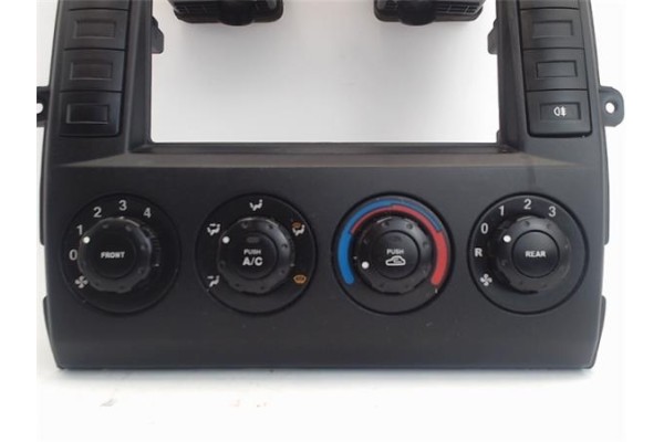 Recambio de embellecedor consola central para kia carnival 2.9 td referencia OEM IAM 0K35C61190  