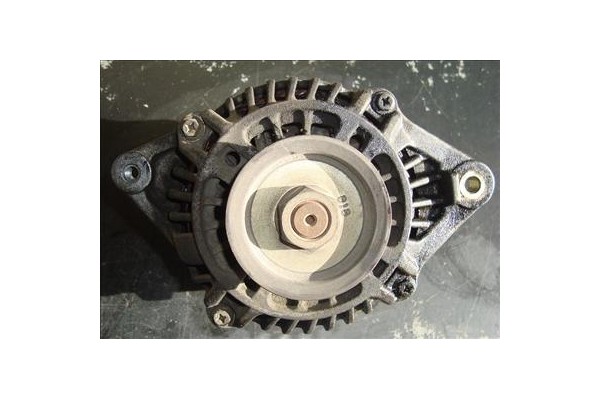 Recambio de alternador para mitsubishi space wagon (n30/n40) 2.0 (n33w) referencia OEM IAM A2T81791 MD198164 