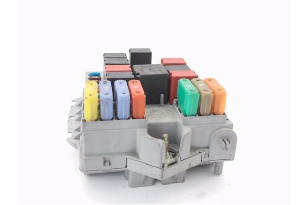 Recambio de caja fusibles/rele para fiat ii punto (188) berlina 1.4 referencia OEM IAM 46835597  