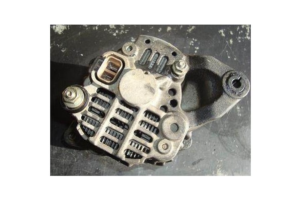 Recambio de alternador para mitsubishi space wagon (n30/n40) 2.0 (n33w) referencia OEM IAM A2T81791 MD198164 
