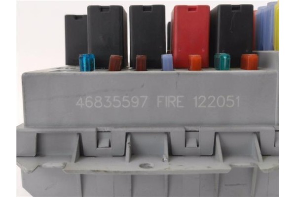 Recambio de caja fusibles/rele para fiat ii punto (188) berlina 1.4 referencia OEM IAM 46835597  