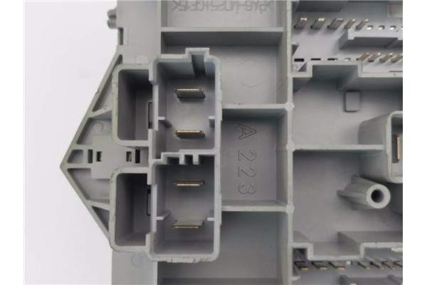 Recambio de caja fusibles/rele para fiat ii punto (188) berlina 1.4 referencia OEM IAM 46835597  