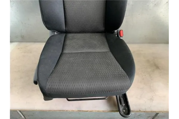 Recambio de asiento delantero derecho para honda jazz (gk) 1.3 comfort referencia OEM IAM 81137T9DD21 81127T9AT21 