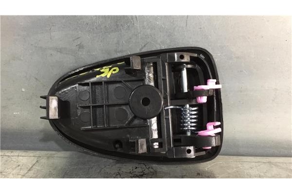 Recambio de manilla int. puerta trasero izquierda para hyundai accent (lc) 1.5 crdi referencia OEM IAM 8261025000  