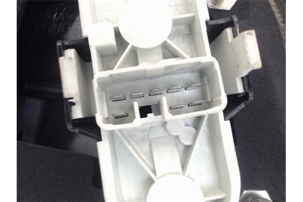 Recambio de piloto trasero izquierdo para volvo v40 familiar referencia OEM IAM   