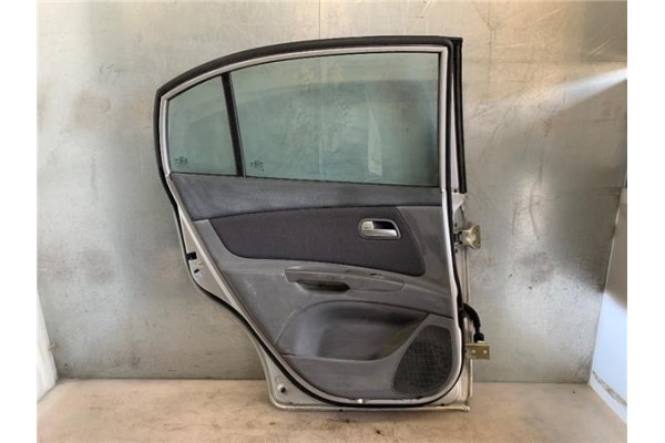 Recambio de puerta trasero izquierda para kia rio referencia OEM IAM 770031G210  
