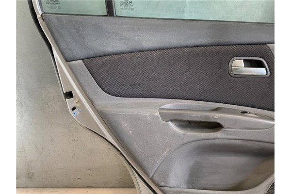 Recambio de puerta trasero izquierda para kia rio referencia OEM IAM 770031G210  