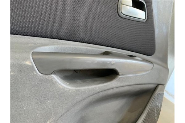 Recambio de puerta trasero izquierda para kia rio referencia OEM IAM 770031G210  