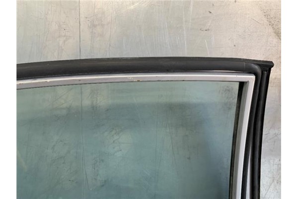 Recambio de puerta trasero izquierda para kia rio referencia OEM IAM 770031G210  