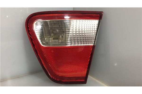Recambio de piloto interior derecho para seat cordoba berlina (6k2)(08.1999 ) 1.6 referencia OEM IAM 6K5945092F 89300761 
