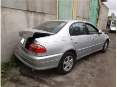 toyota avensis berlina (t22) del año 2002