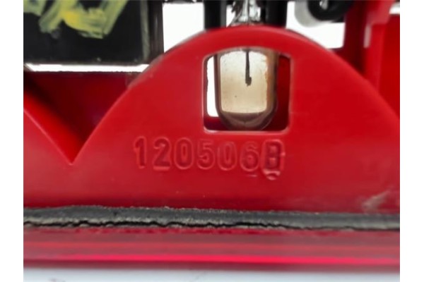 Recambio de luz central de freno para peugeot 107 1.4 hdi referencia OEM IAM 1606372780  