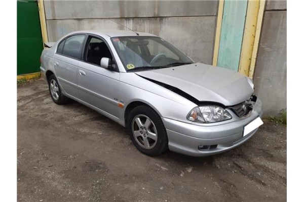 toyota avensis berlina (t22) del año 2002