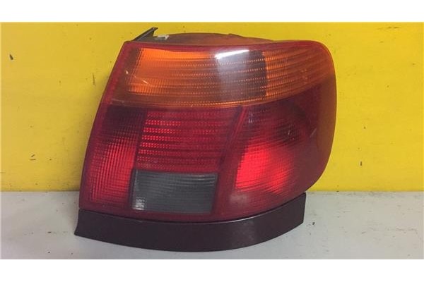 Recambio de piloto trasero derecho para audi a4 berlina (b5)(1994) 1.6 [1,6 ltr. - 74 kw] referencia OEM IAM 8D0945096  