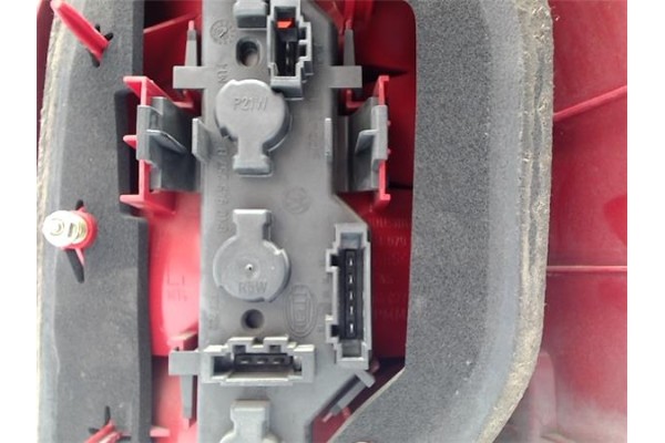 Recambio de piloto trasero izquierdo para volkswagen polo iii berlina (6n2) referencia OEM IAM 6N0945095H  6N0945096H , AUDI