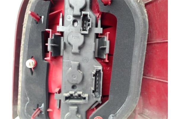 Recambio de piloto trasero izquierdo para volkswagen polo iii berlina (6n2) referencia OEM IAM 9N0945095H  