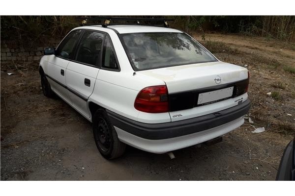 opel astra f berlina (1991) del año 