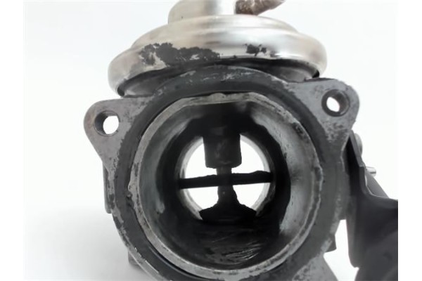Recambio de egr para citroen xsara berlina 1.6 i referencia OEM IAM 038129637  