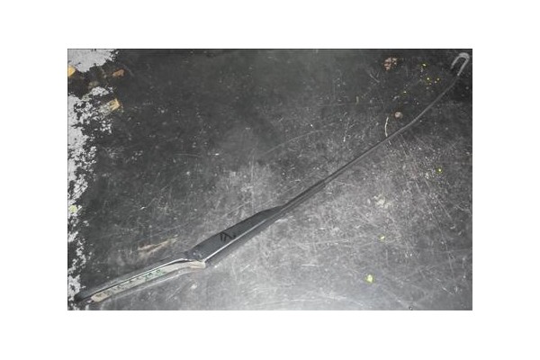 Recambio de brazo limpiaparabrisas delantero para nissan primastar furgón (x83) dci 100 referencia OEM IAM   
