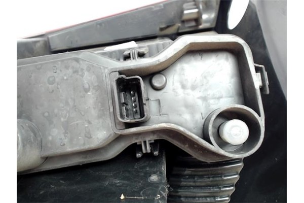 Recambio de piloto trasero izquierdo para renault megane ii berlina 3p referencia OEM IAM 8200073236 89398082 7700428054 , RENAU