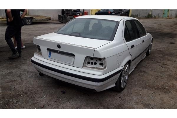 bmw serie 3 berlina (e36)(1990) del año 