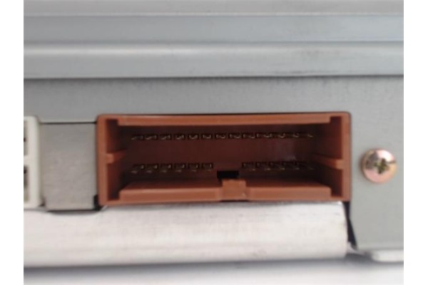 Recambio de pantalla navegador para nissan primera berlina (p12) referencia OEM IAM 28090 AV616  