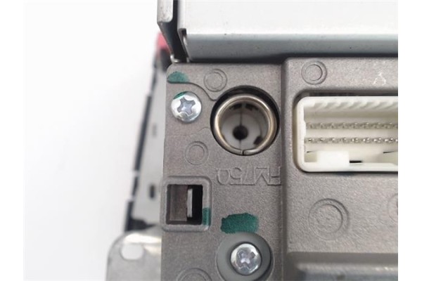 Recambio de radio / cd para toyota yaris (ksp9/scp9/nlp9) referencia OEM IAM 86120-0D210  