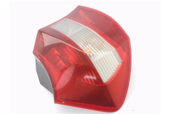 Recambio de piloto trasero izquierdo para bmw serie 1 berlina (e81/e87) 2.0 118d referencia OEM IAM 63217164955 13405110 