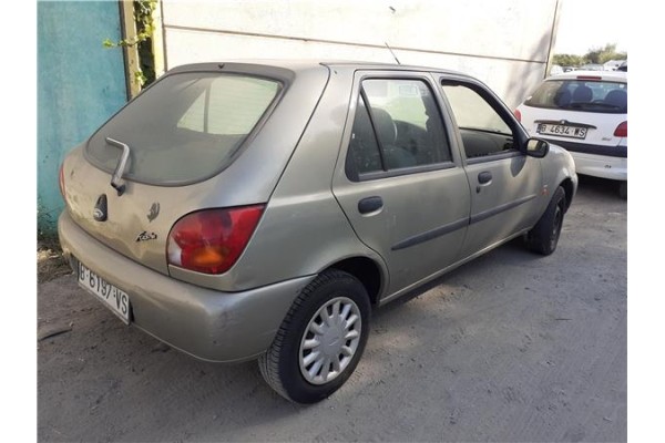ford fiesta berlina (1996) del año 