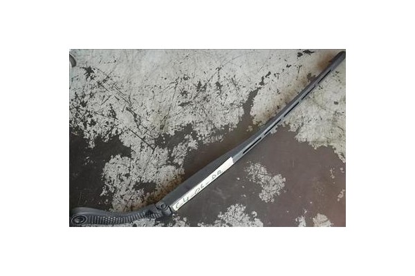 Recambio de brazo limpiaparabrisas delantero para citroen c4 berlina (06.2004) 1.6 hdi referencia OEM IAM   