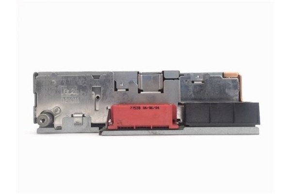 Recambio de radio / cd para renault megane ii classic berlina referencia OEM IAM 8200205833--C  
