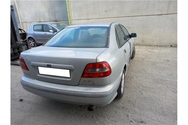 volvo s40 berlina del año 1998