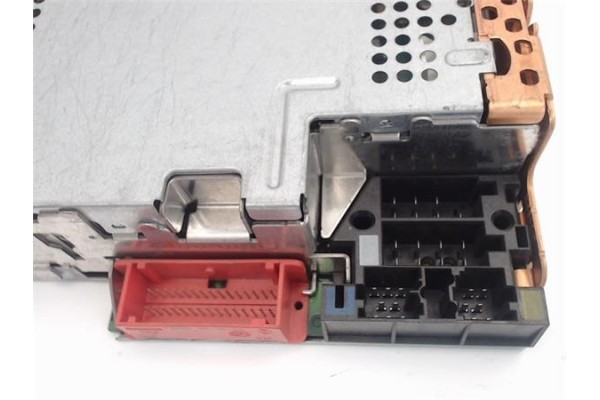 Recambio de radio / cd para renault megane ii classic berlina referencia OEM IAM 8200205833--C  