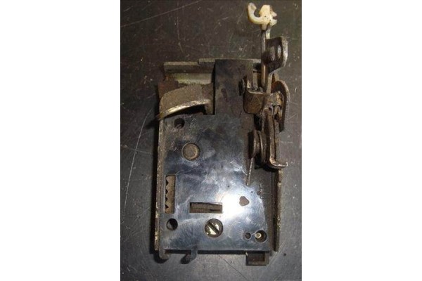 Recambio de cierre electromagnetico trasero derecho para peugeot 205 ii (20a/c) 1.1 referencia OEM IAM 913857  