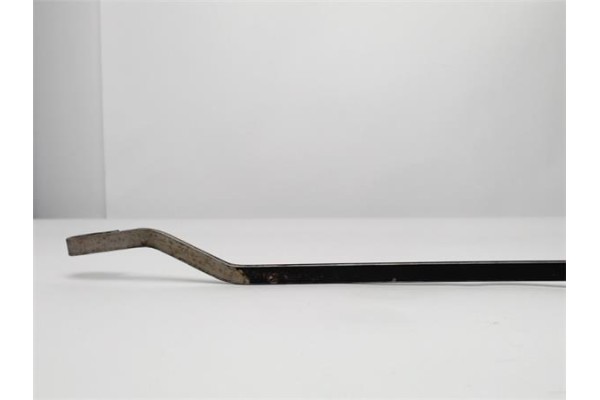 Recambio de brazo limpiaparabrisas delantero derecho para nissan pickup (d22) 2.5 d referencia OEM IAM 2888001G63 2888001 