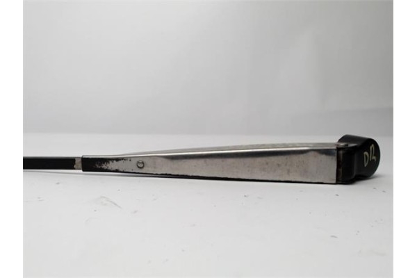 Recambio de brazo limpiaparabrisas delantero derecho para nissan pickup (d22) 2.5 d referencia OEM IAM 2888001G63 2888001 