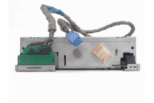 Recambio de radio / cd para renault megane ii berlina 5p referencia OEM IAM 8200084437  