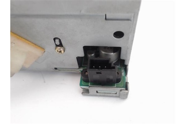 Recambio de radio / cd para renault megane ii berlina 5p referencia OEM IAM 8200084437  