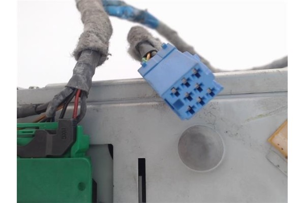 Recambio de radio / cd para renault megane ii berlina 5p referencia OEM IAM 8200084437  