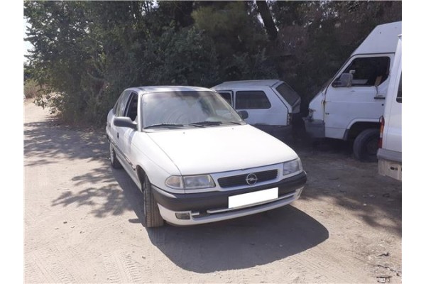 opel astra f berlina (1991) del año 