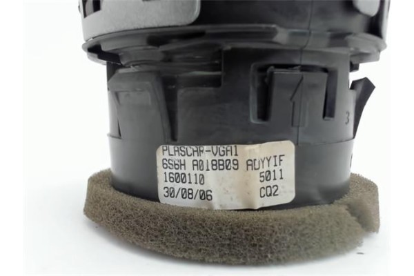 Recambio de rejilla entrada de aire para ford fiesta (cbk) referencia OEM IAM 6S6HA018B09 1600110 