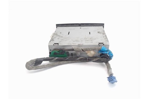 Recambio de radio / cd para renault megane ii berlina 5p referencia OEM IAM 8200084437A  