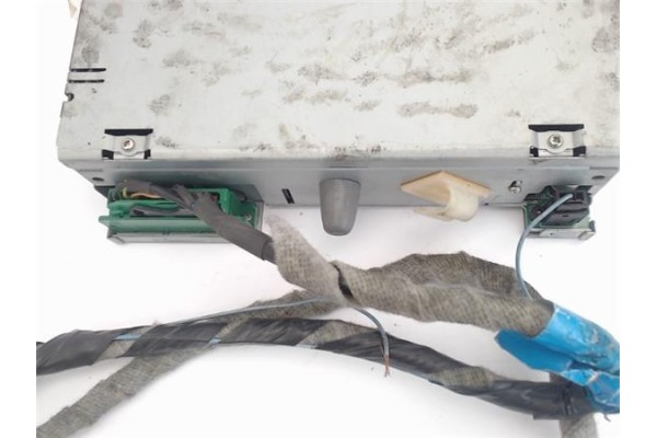 Recambio de radio / cd para renault megane ii berlina 5p referencia OEM IAM 8200084437A  